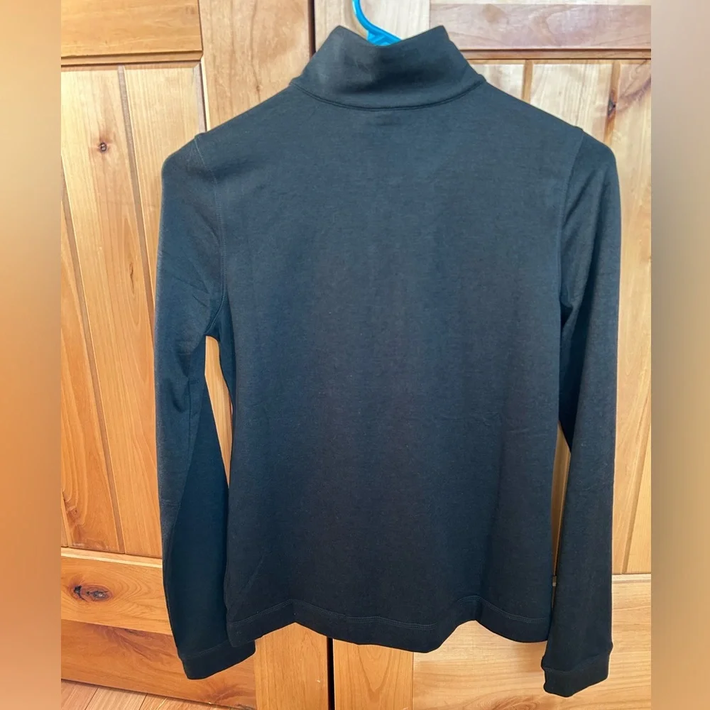Women’s Vuori Quarter-Zip Pullover - Picture 4 of 5